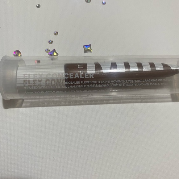 Flex Concealer
medium coverage concealer - Picture 6 of 8